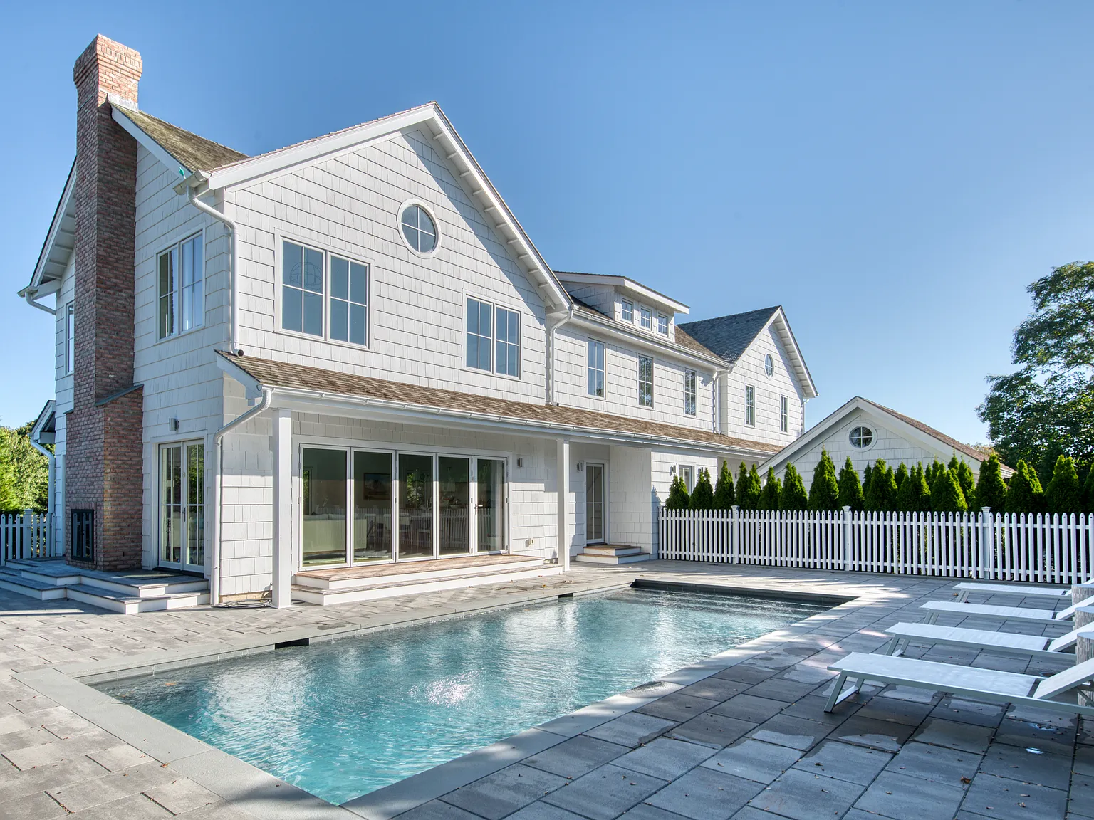 Classically Modern Southampton Village — Photo 3