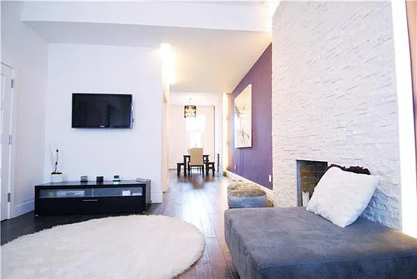 Sold by R New York | media 9