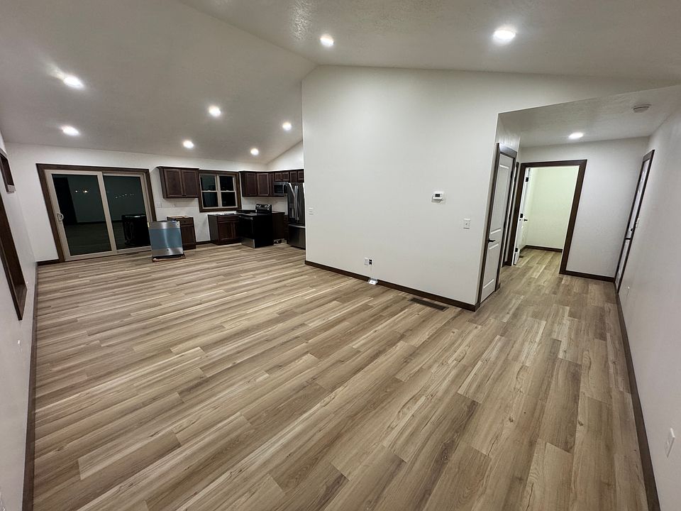 Main Floor Living, Dining, Kitchen, and Hallway