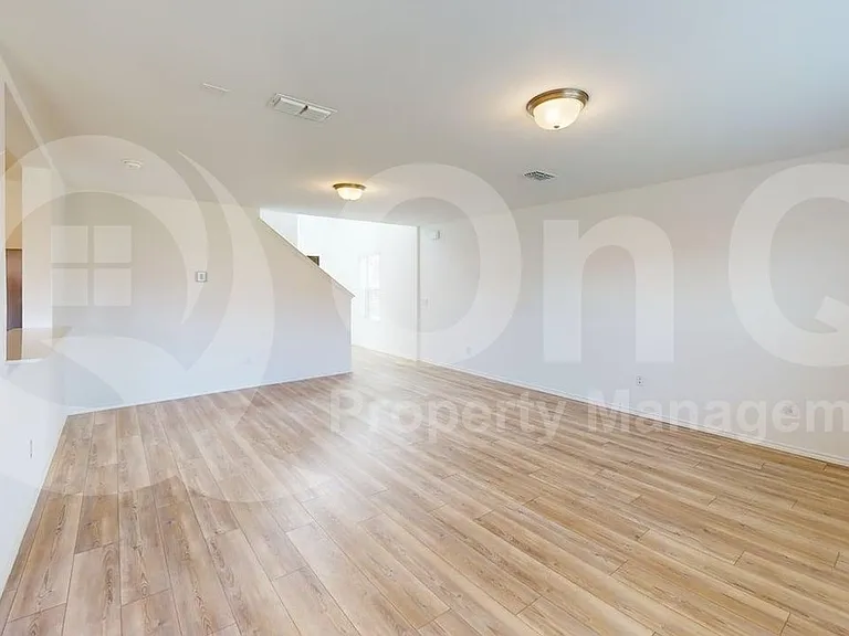 882 Breakwater Dr — Photo 3