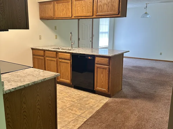 5558 Tall Pines Pkwy APT 3, Roscoe, IL 61073