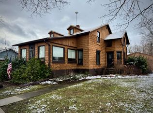 1323 Pearl St, Lake Odessa, MI 48849