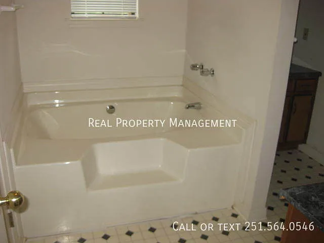 420 Lakeview Dr W — Photo 13