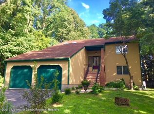 19 Castle Dr, Middletown, NJ 07748