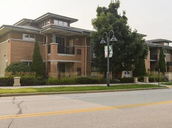 15271 West Library LANE #13, New Berlin, WI 53151