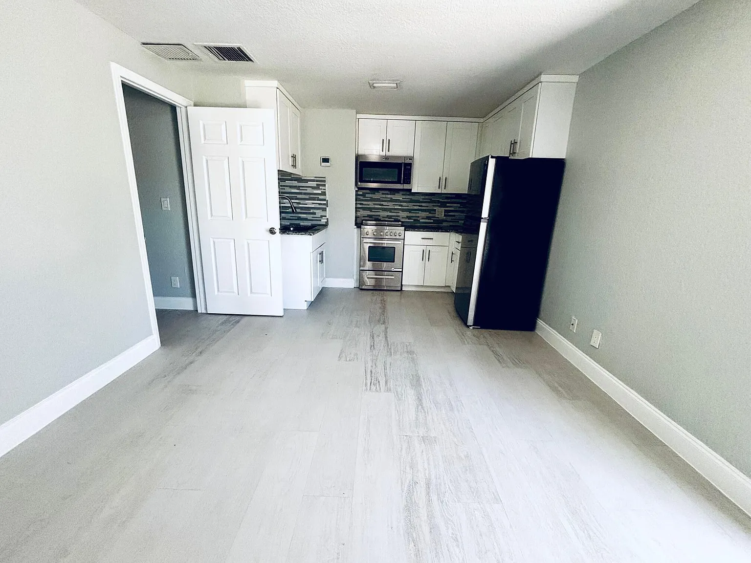 1 bed, 1.0 bath, 600 sqft, $1,700 — Photo 3