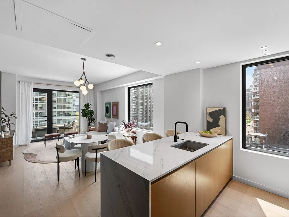 609 2nd Ave #902