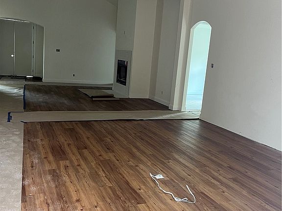 3rd image of 1344 Bellewood Ln