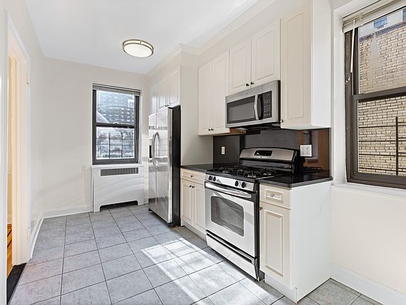 5th image of 310 E 75th St APT 6C