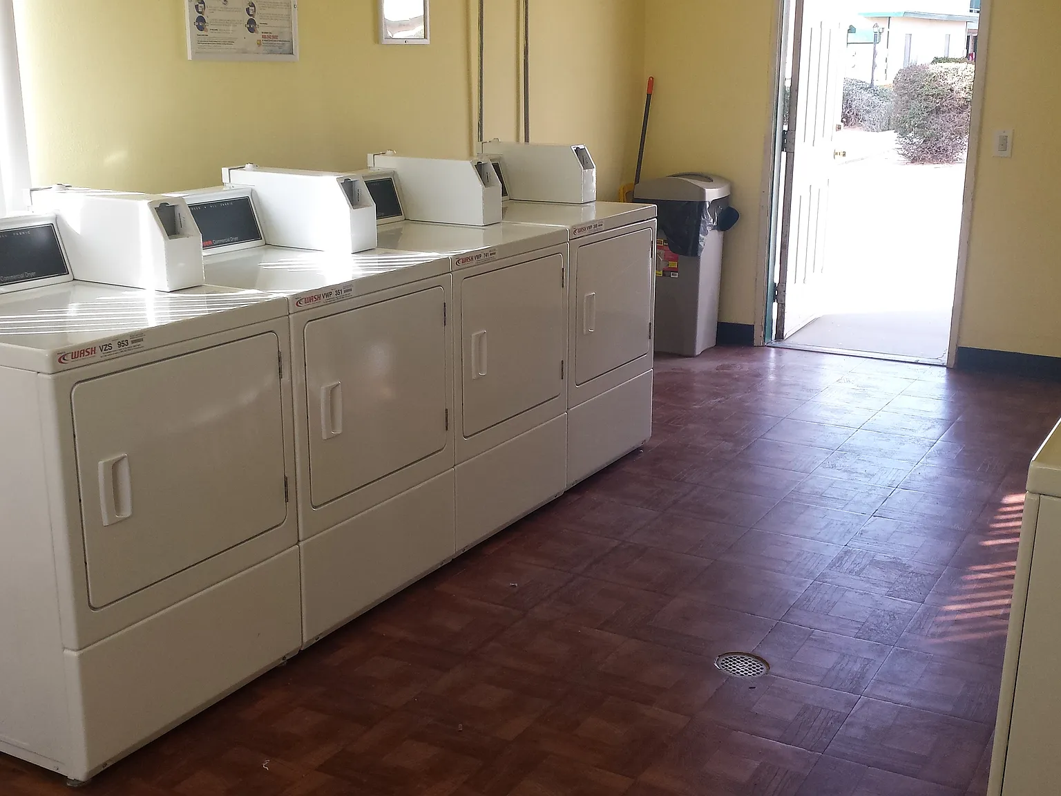 College Heights Apartments — Photo 2