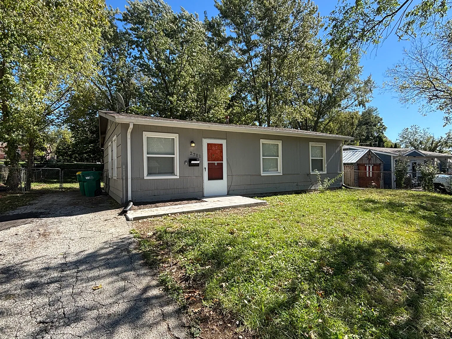 3 bed, 816 sqft, $1,600 — Photo 1
