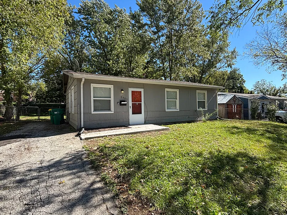 2701 S 48th Ter