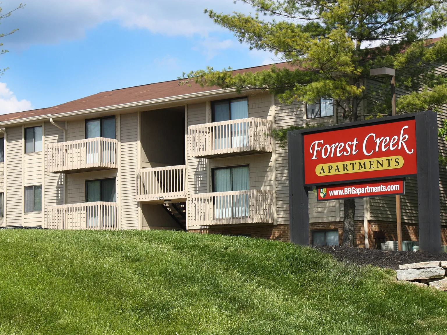 Forest Creek Apartments — Photo 1