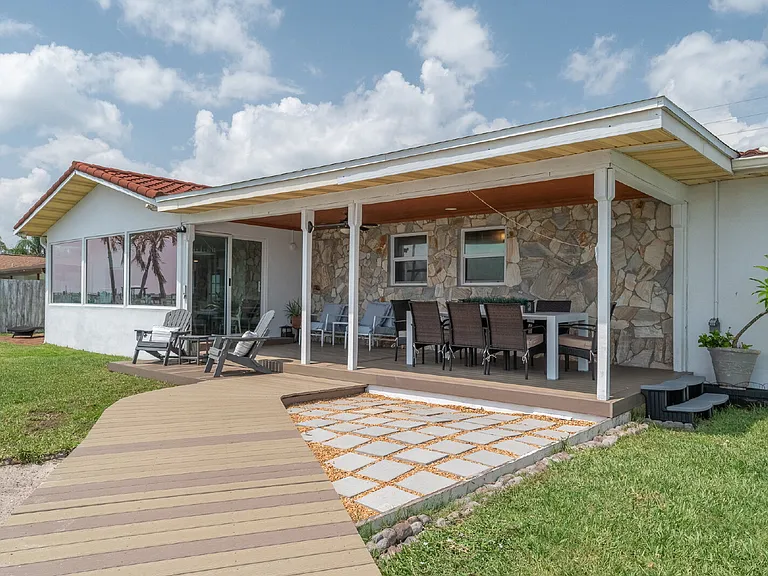1110 S Banana River Dr — Photo 8