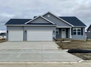 2825 Maple Grove Dr, Cedar Falls, IA 50613