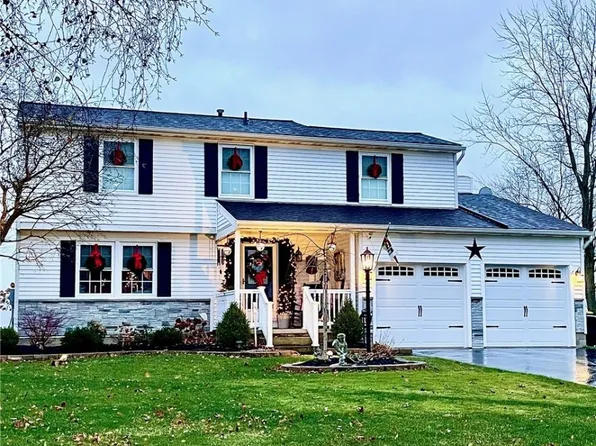 6650 Royal Pkwy S, Lockport, NY 14094