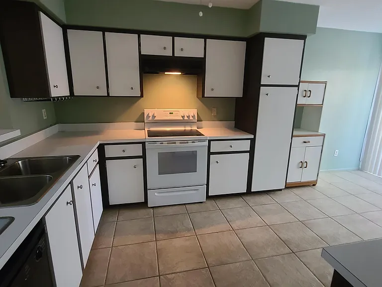 140 Laughing Gull Ct — Photo 2