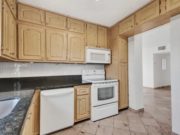 2025 NE 164th St APT 716, North Miami Beach, FL 33162