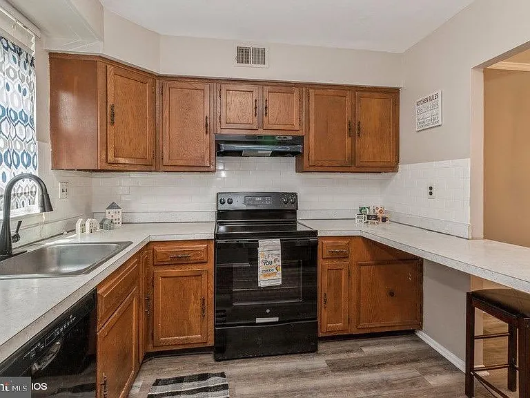 6738 Emlen St #4 — Photo 10