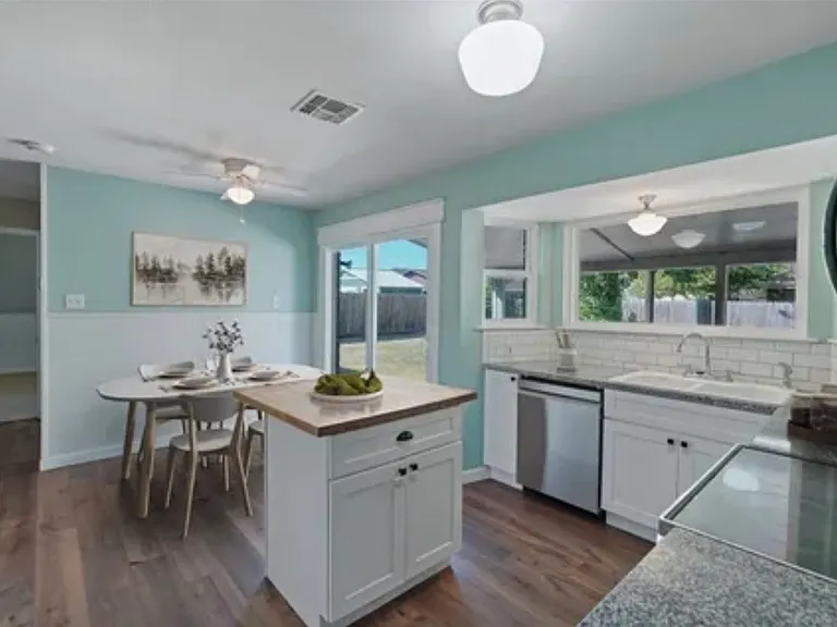 225 Terlingua Dr — Photo 2