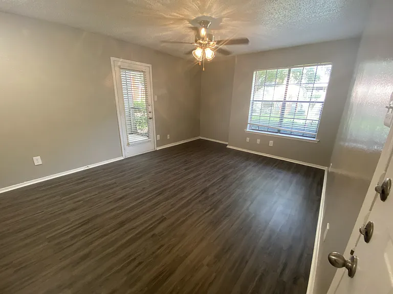 Walnut Creek Apartments — Photo 13