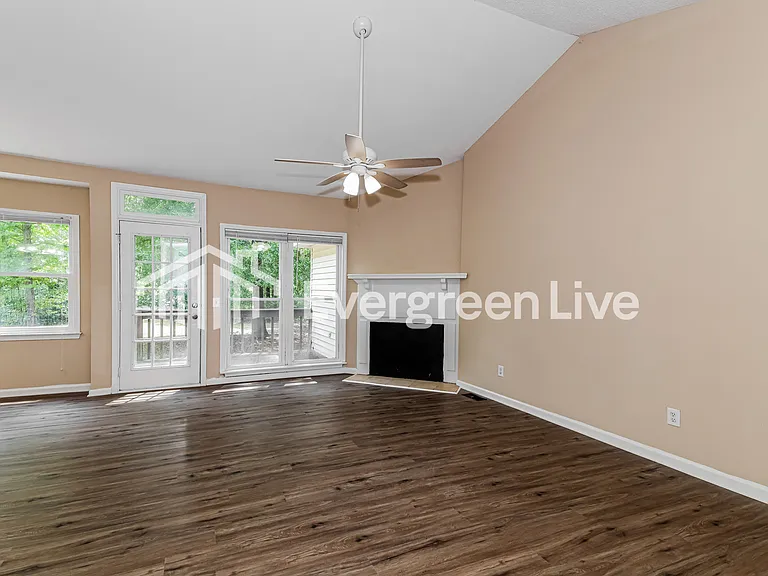605 Riverwalk Way — Photo 4