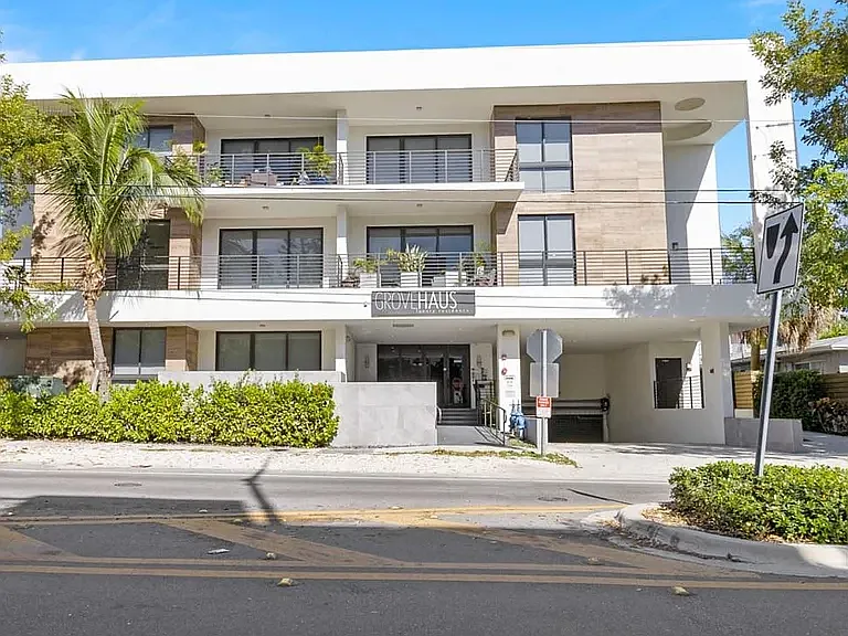 2 bed, 2.5 bath, 1800 sqft, $5,300 — Photo 3