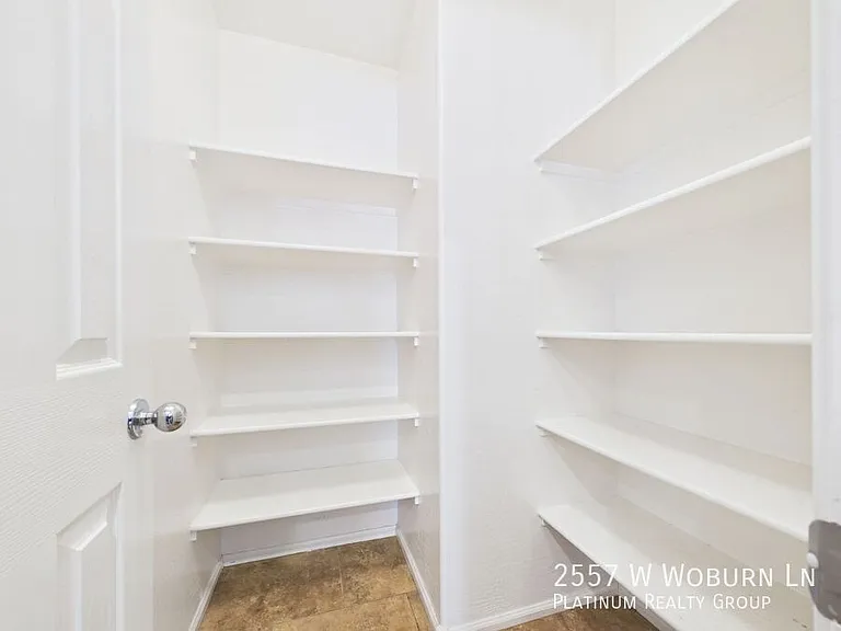2557 W Woburn Ln — Photo 5