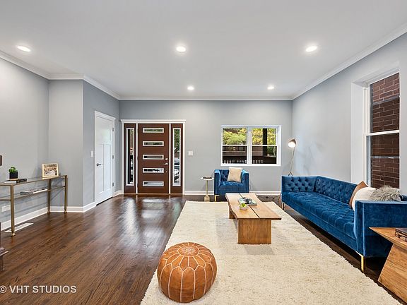 2nd image of 2855 N Sacramento Ave