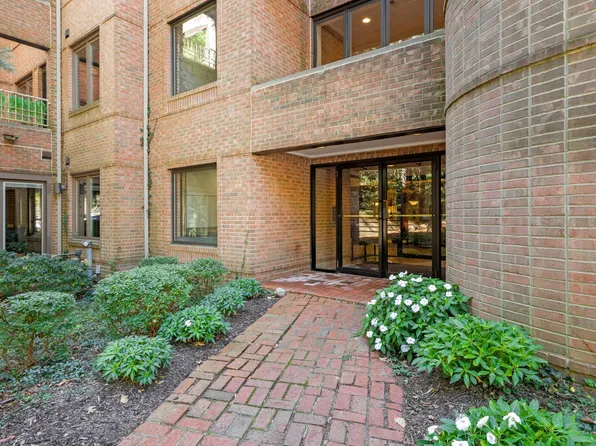 3000 Glazier Way APT 210, Ann Arbor, MI 48105
