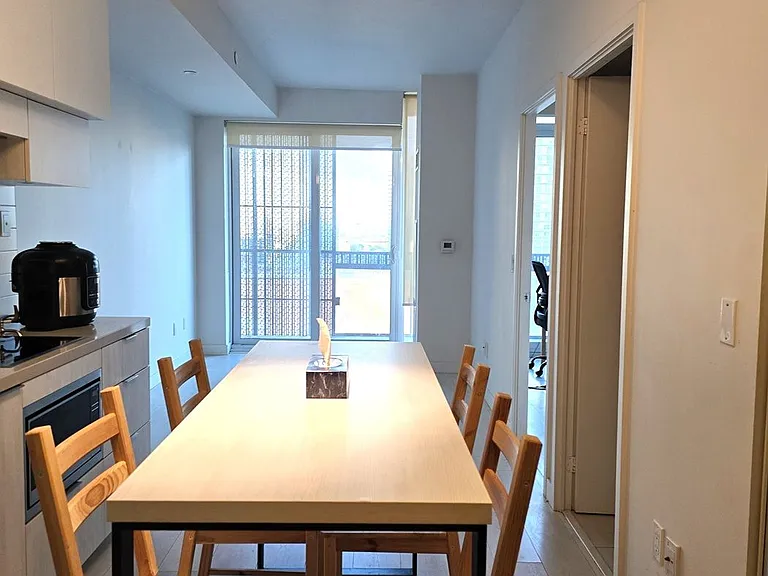 8 Eglinton Ave E #1510 — Photo 4