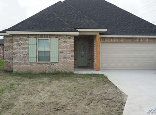 102 Darwen Dr, Raceland, LA 70394