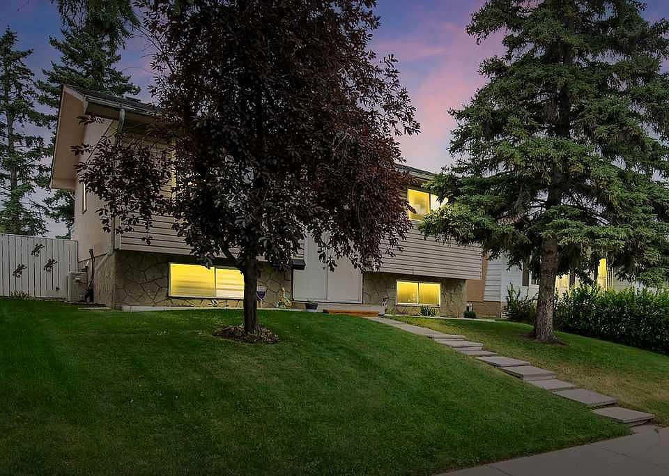 1st image of 311 N Penbrooke Cres SE