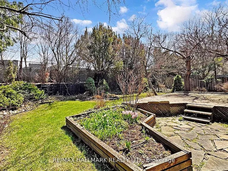 82 Windermere Cres S — Photo 45