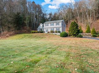 8 River Edge Dr, Sandy Hook, CT 06482