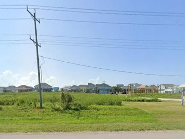976 Copacabana Dr, Crystal Beach, TX 77650