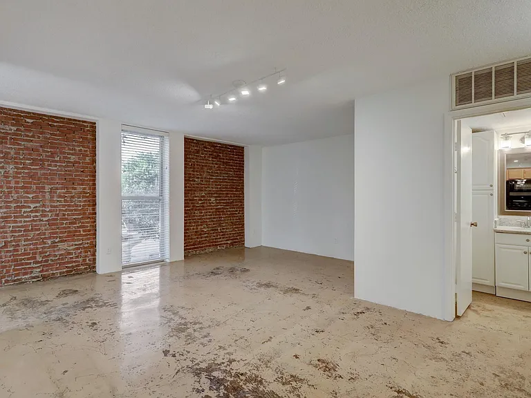 1112 W Lawrence St #9 — Photo 10