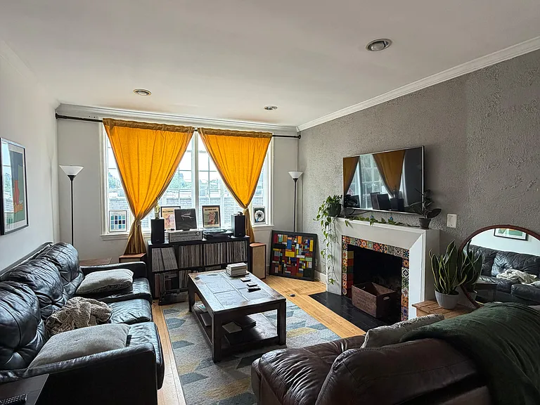 211 E Chase St #1 — Photo 24