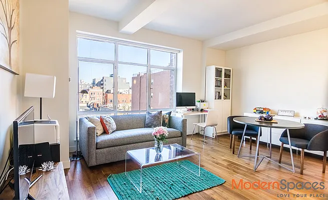 Sold by Modern Spaces | media 2