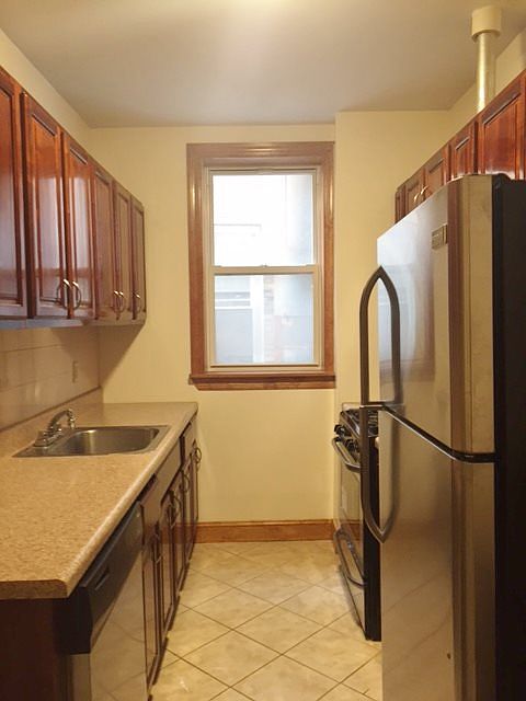 2nd image of 200 W 93rd St APT 5G
