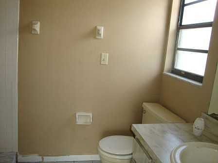 5th image of 2216 NE 21st Pl