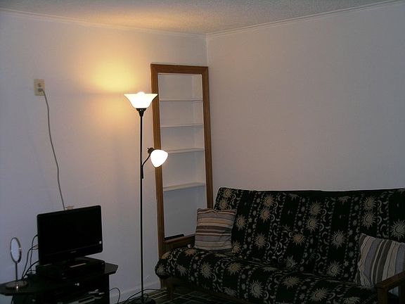 4th image of 1822 White St