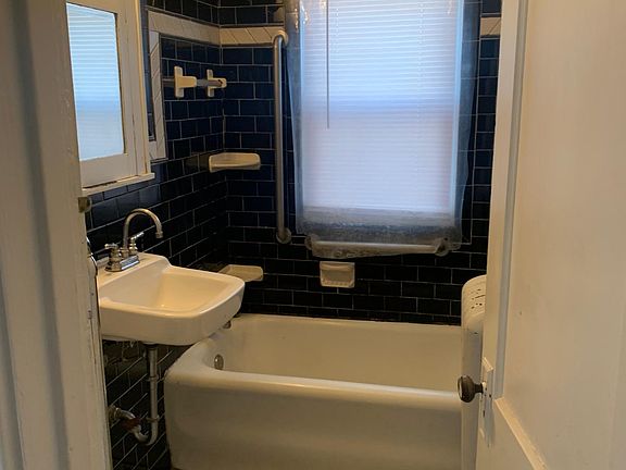 4th image of 3617 1st Ave S