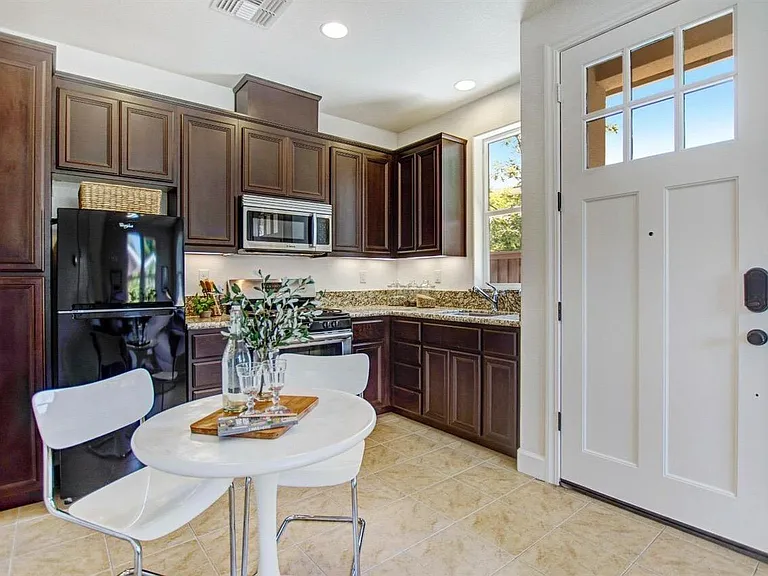 Atherton Cir — Photo 1