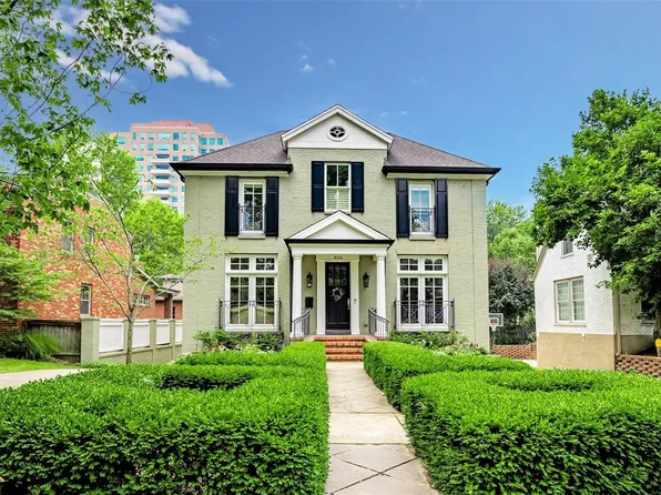 8104 University Dr, Saint Louis, MO 63105