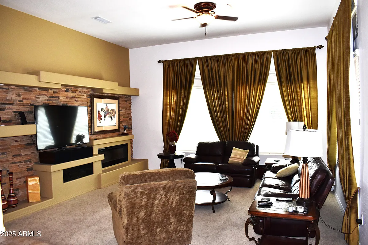 Building Photo - 20470 N Date Palm Way