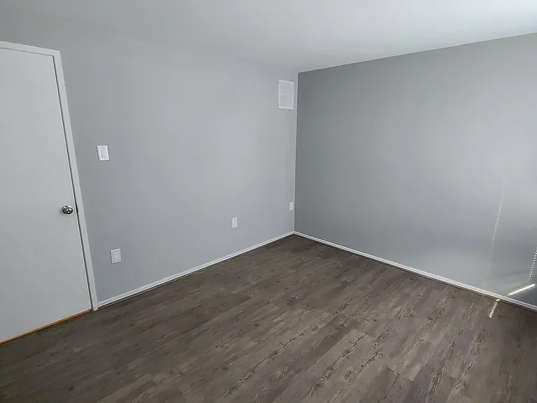 10724 Lester St — Photo 25