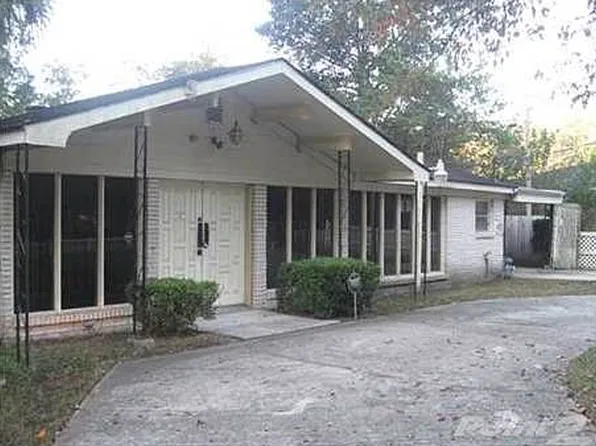 2233 Derenne Ct, Savannah, GA 31406