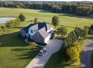 17 Rockdove Ln, Orchard Park, NY 14127
