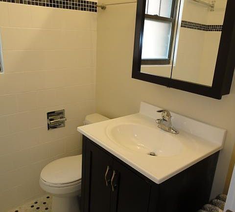 4th image of 520 W Cornelia Ave #111AB